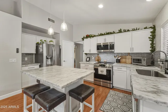 $450,000 | 2105 East Robin Lane, Phoenix, AZ 85024