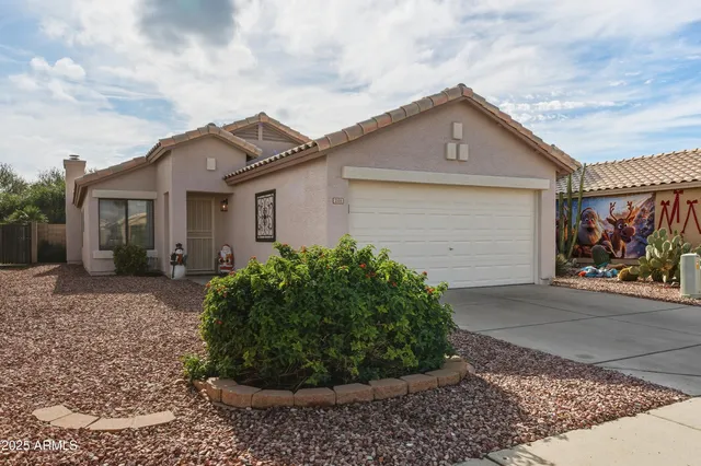 $450,000 | 2105 East Robin Lane, Phoenix, AZ 85024