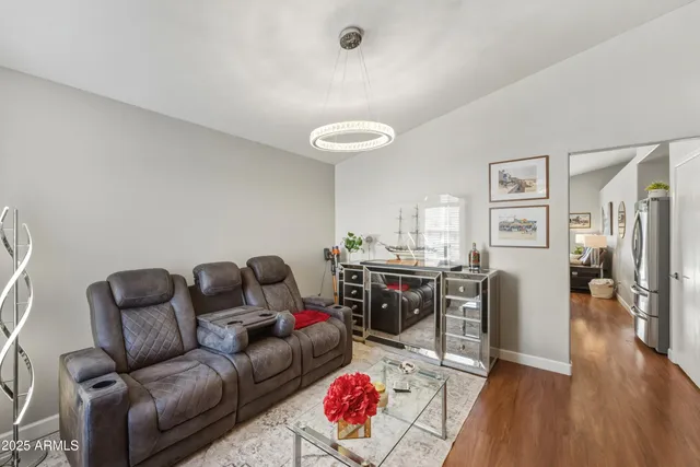 $450,000 | 2105 East Robin Lane, Phoenix, AZ 85024