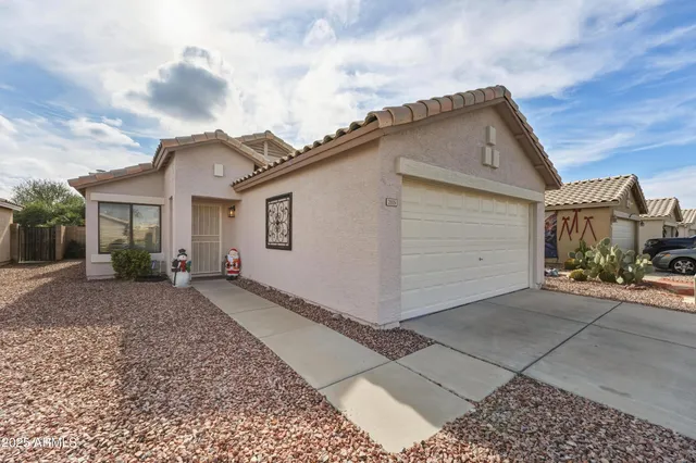 $450,000 | 2105 East Robin Lane, Phoenix, AZ 85024