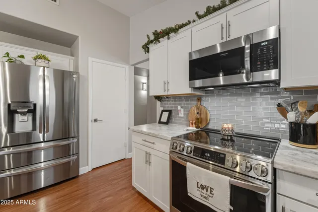 $450,000 | 2105 East Robin Lane, Phoenix, AZ 85024