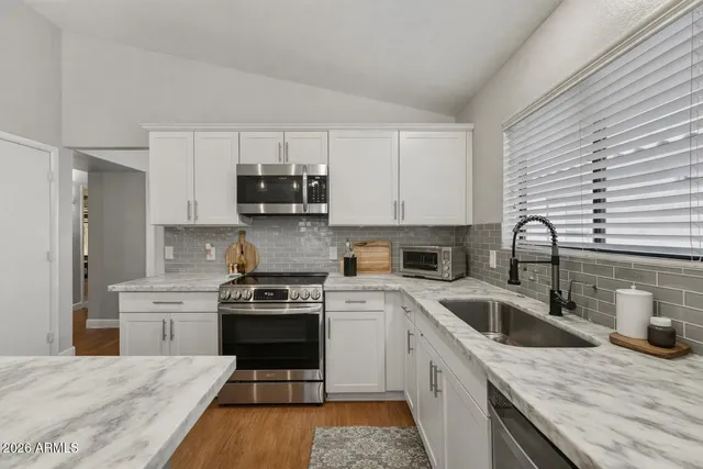 $445,000 | 2105 East Robin Lane, Phoenix, AZ 85024