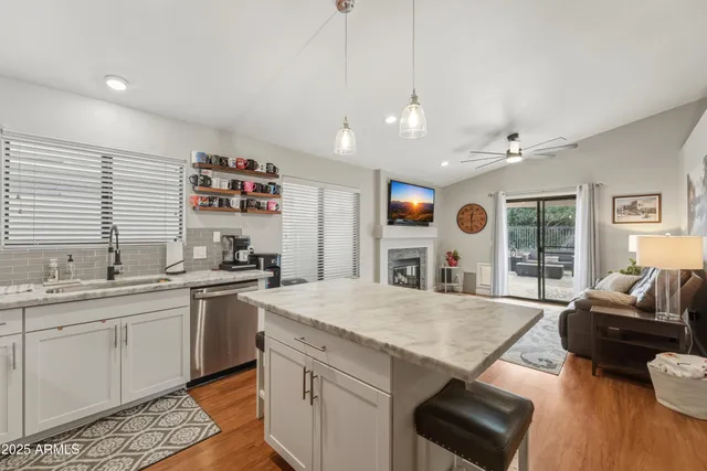 $450,000 | 2105 East Robin Lane, Phoenix, AZ 85024