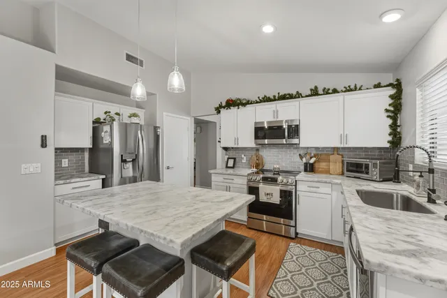 $450,000 | 2105 East Robin Lane, Phoenix, AZ 85024