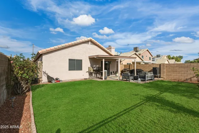 $450,000 | 2105 East Robin Lane, Phoenix, AZ 85024