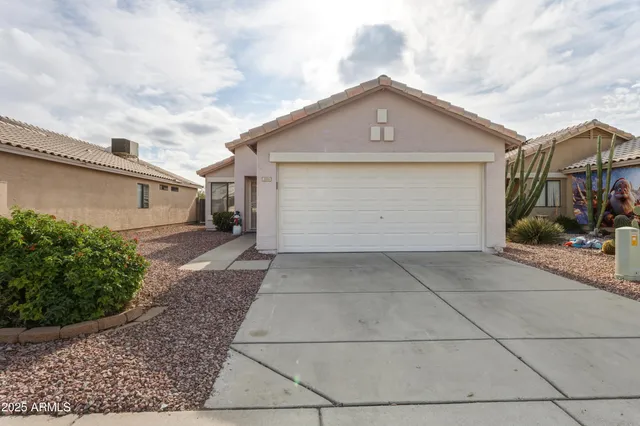 $450,000 | 2105 East Robin Lane, Phoenix, AZ 85024