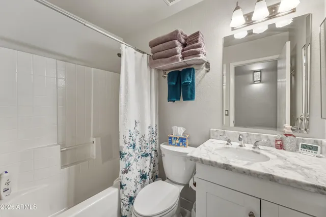 $450,000 | 2105 East Robin Lane, Phoenix, AZ 85024