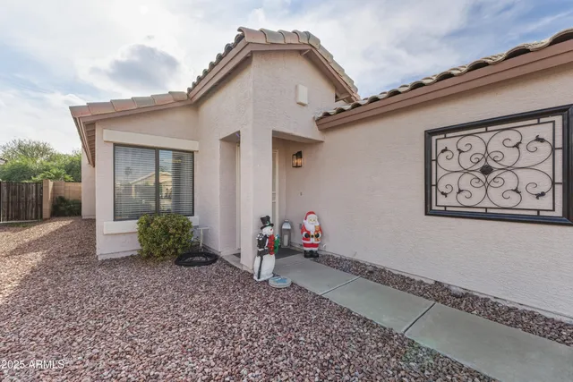 $450,000 | 2105 East Robin Lane, Phoenix, AZ 85024
