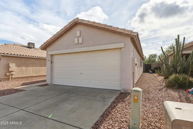 $450,000 | 2105 East Robin Lane, Phoenix, AZ 85024