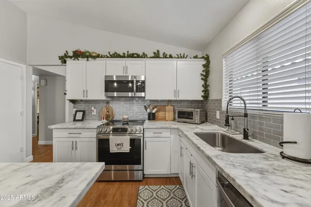 $450,000 | 2105 East Robin Lane, Phoenix, AZ 85024