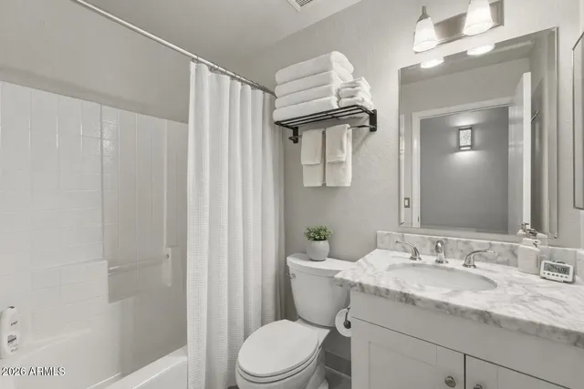 $445,000 | 2105 East Robin Lane, Phoenix, AZ 85024