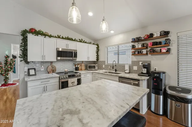 $450,000 | 2105 East Robin Lane, Phoenix, AZ 85024