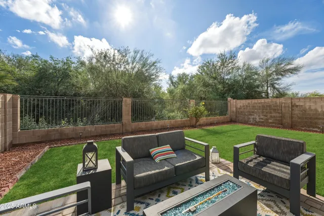 $450,000 | 2105 East Robin Lane, Phoenix, AZ 85024