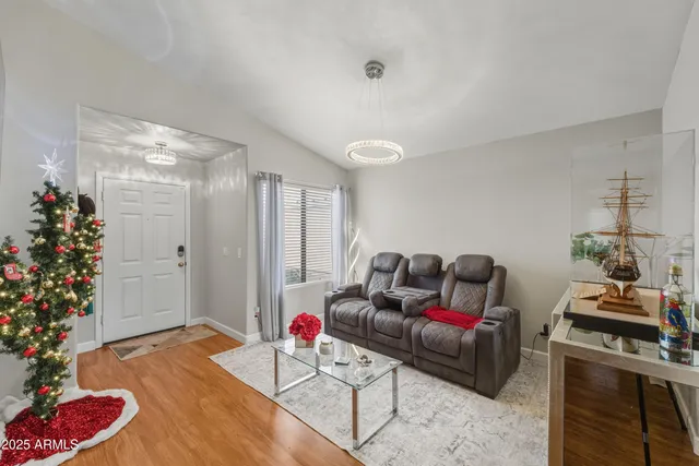 $450,000 | 2105 East Robin Lane, Phoenix, AZ 85024