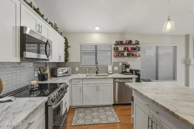 $450,000 | 2105 East Robin Lane, Phoenix, AZ 85024