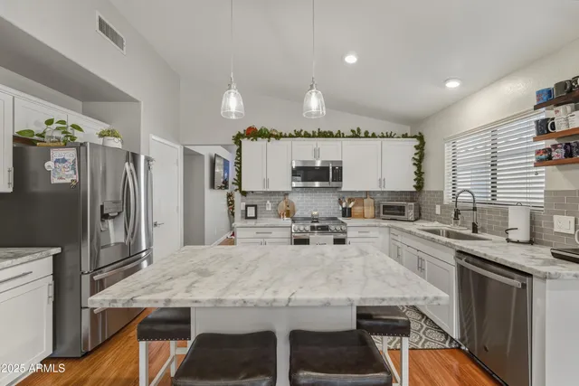 $450,000 | 2105 East Robin Lane, Phoenix, AZ 85024