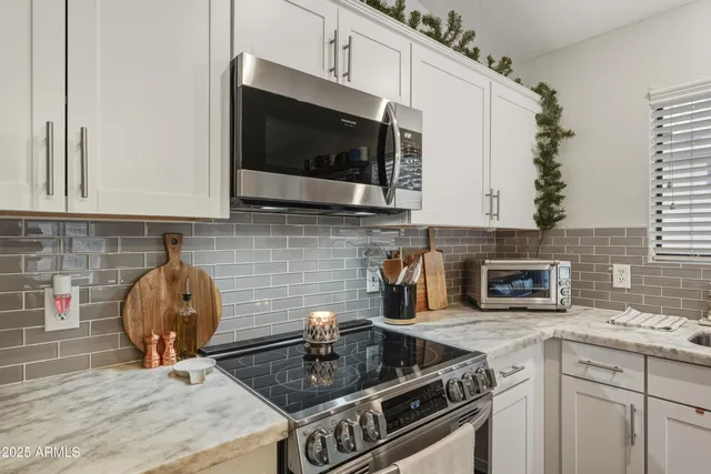 $450,000 | 2105 East Robin Lane, Phoenix, AZ 85024