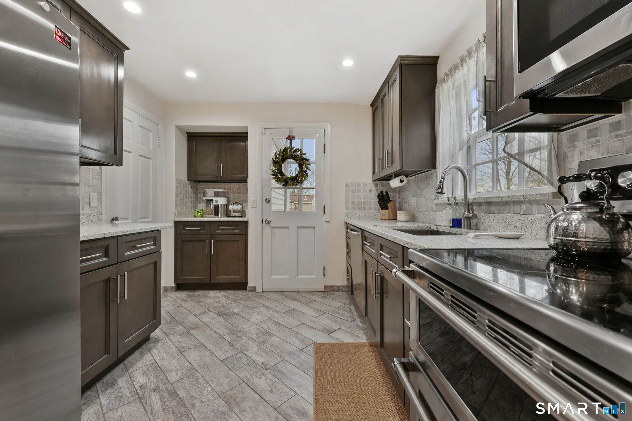 154 Knox Road Stamford, CT 06907 - Photo 11 of 30