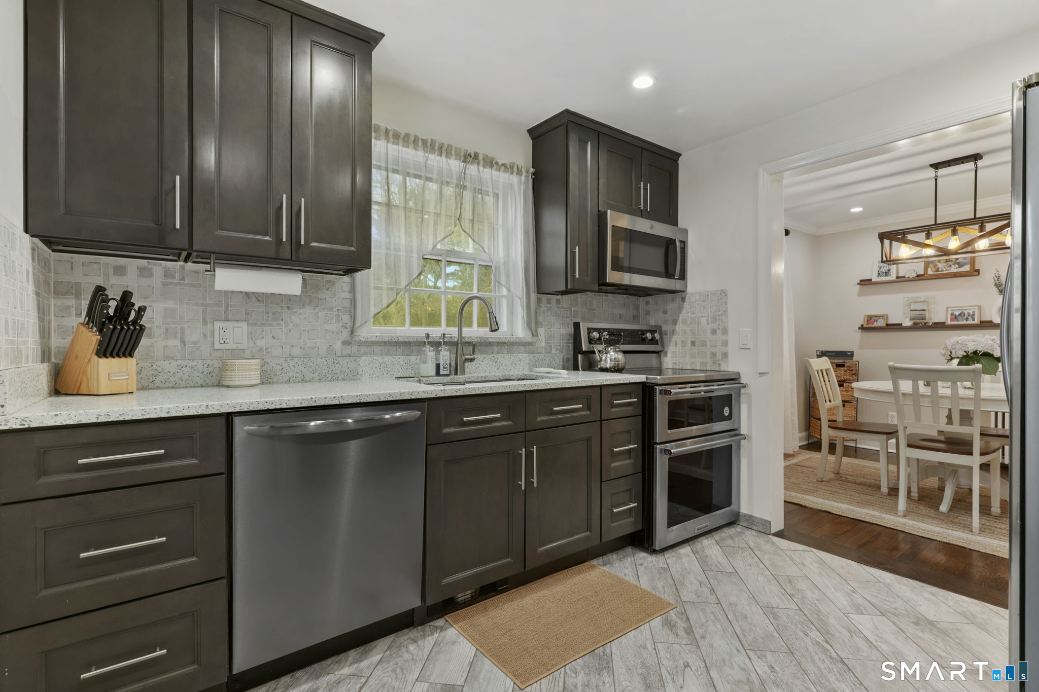 154 Knox Road Stamford, CT 06907 - Photo 9 of 30