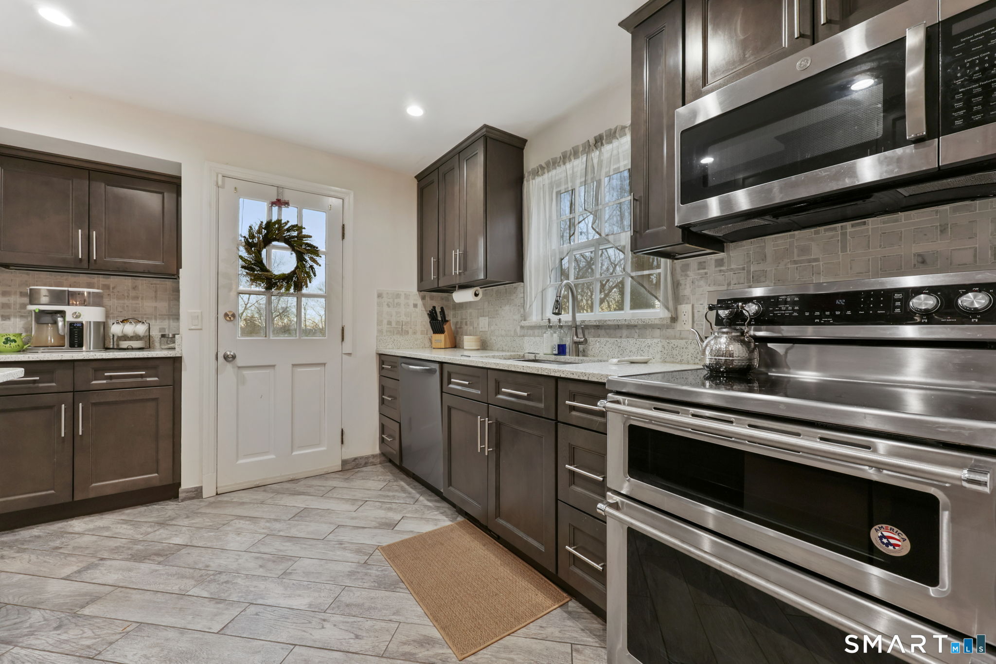 154 Knox Road Stamford, CT 06907 - Photo 10 of 30