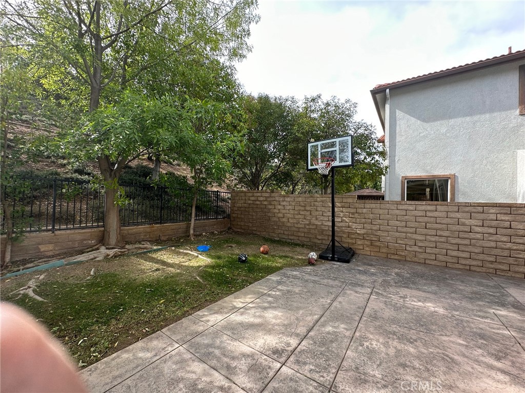 5588 California Oak Street Simi Valley, CA 93063 - Photo 36 of 38 a backyard of a house with lots of green space