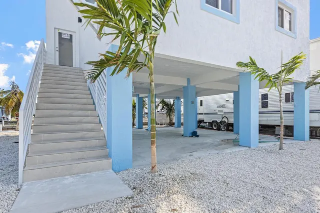a view of entryway and hall