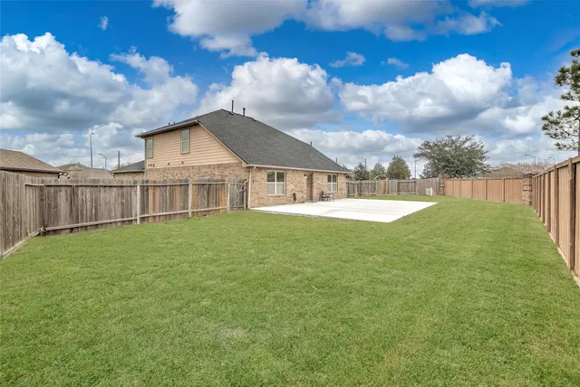 a view of a house with backyard and a garden