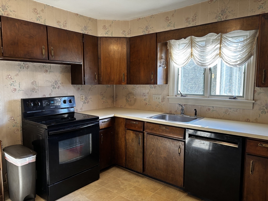 19 Dorwin Drive West Springfield, MA 01089 - Photo 11 of 41