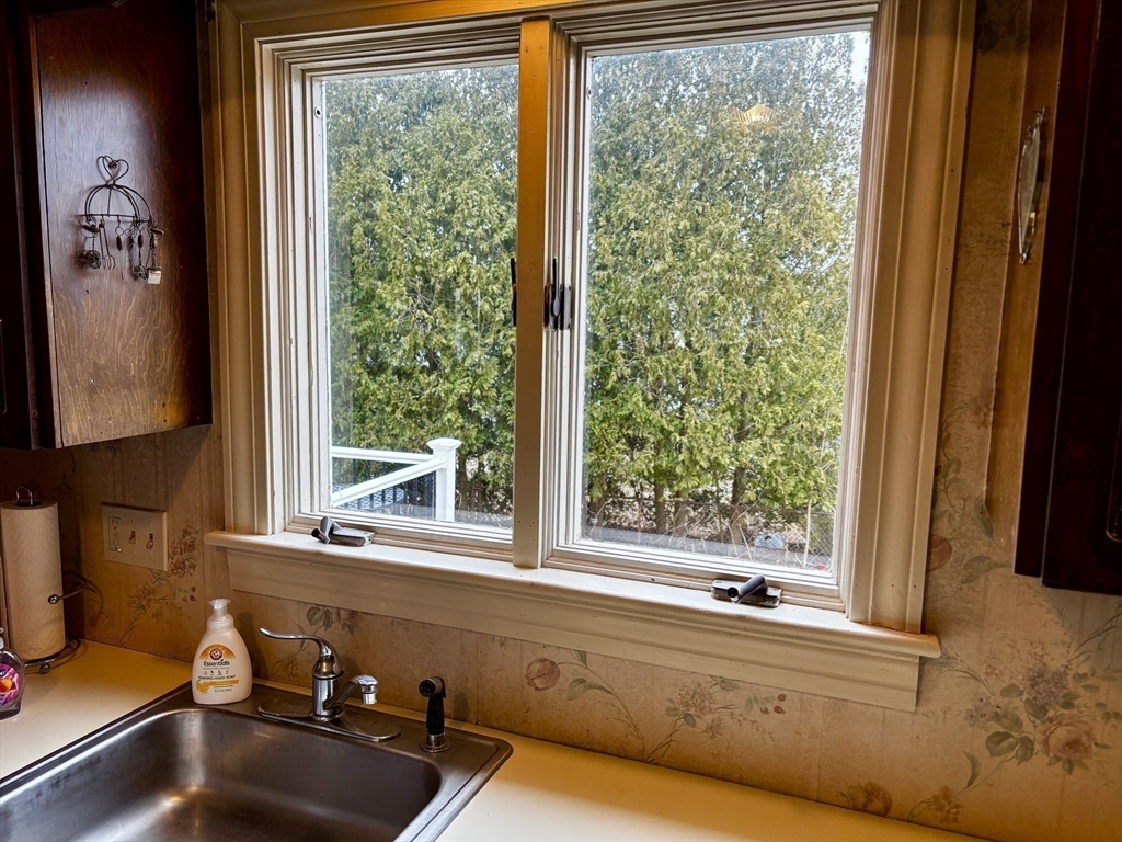 19 Dorwin Drive West Springfield, MA 01089 - Photo 13 of 41