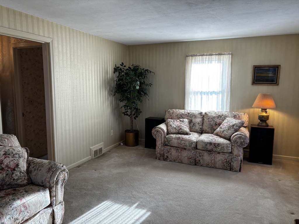 19 Dorwin Drive West Springfield, MA 01089 - Photo 19 of 41