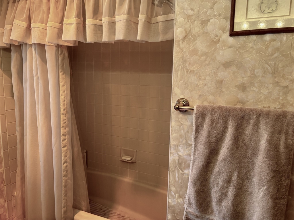 19 Dorwin Drive West Springfield, MA 01089 - Photo 24 of 41