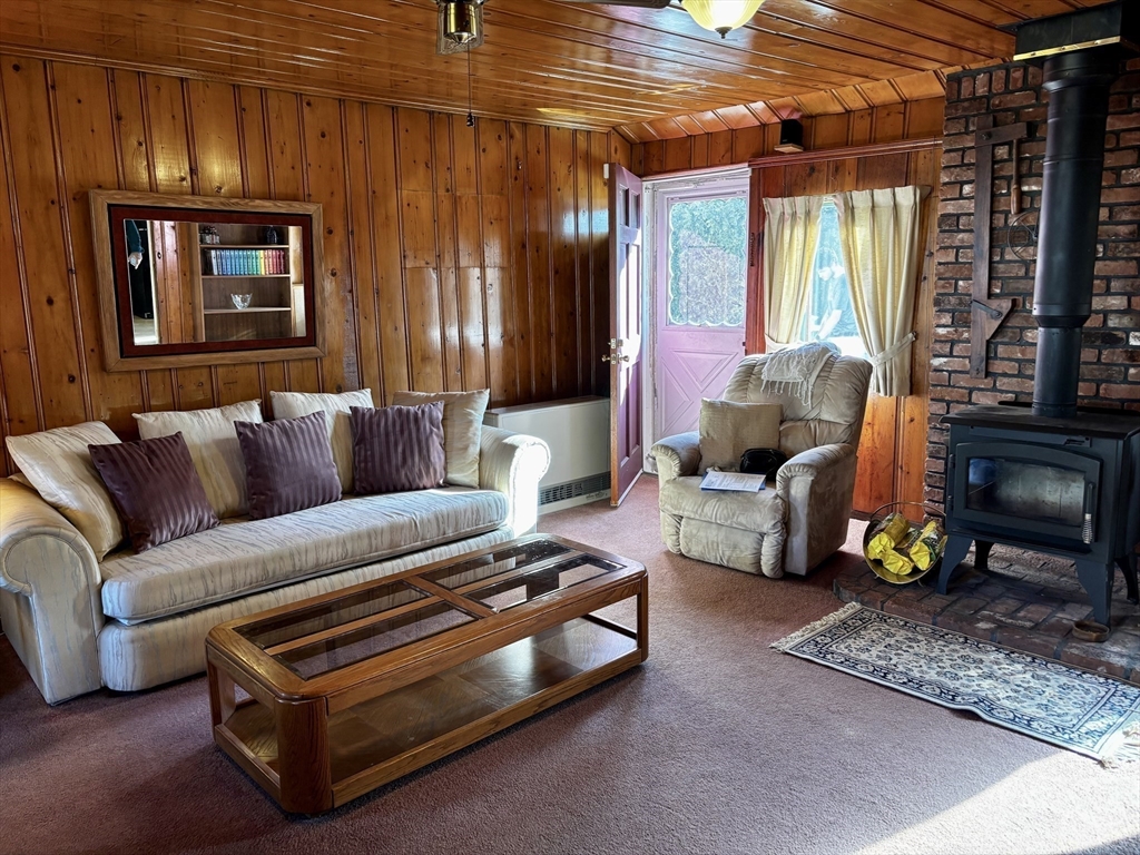 19 Dorwin Drive West Springfield, MA 01089 - Photo 7 of 41