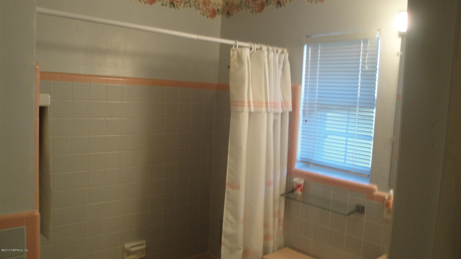 944 Sorrento Road Jacksonville, FL 32207 - Photo 15 of 21 Bathroom 2