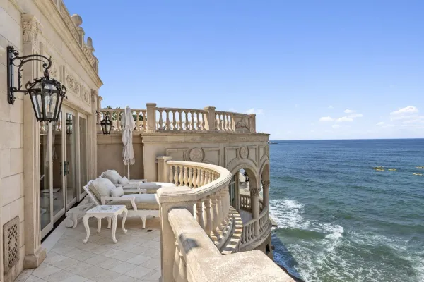 a view of front door with livingroom view