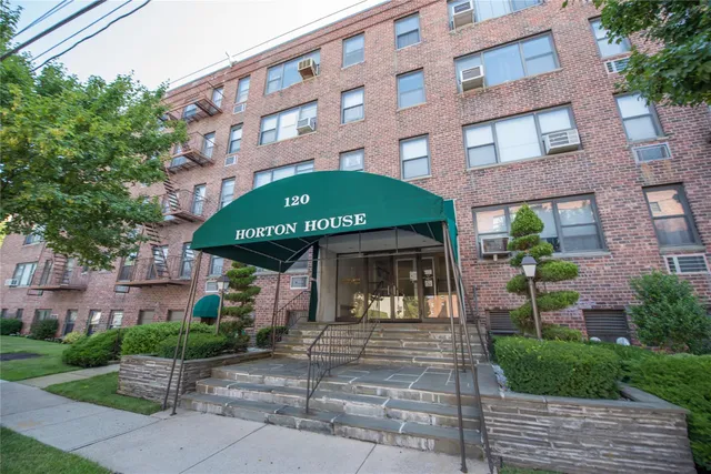 $328,000 | 120 Horton Highway, Unit C7, Mineola, NY 11501