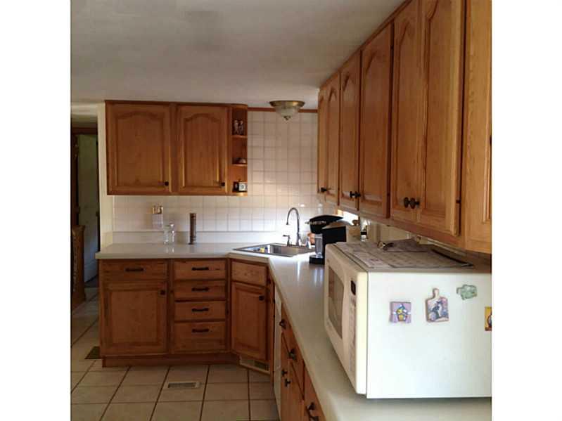 200 McIntyre Road Shelocta, PA 15774 - Photo 3 of 13 Kitchen.