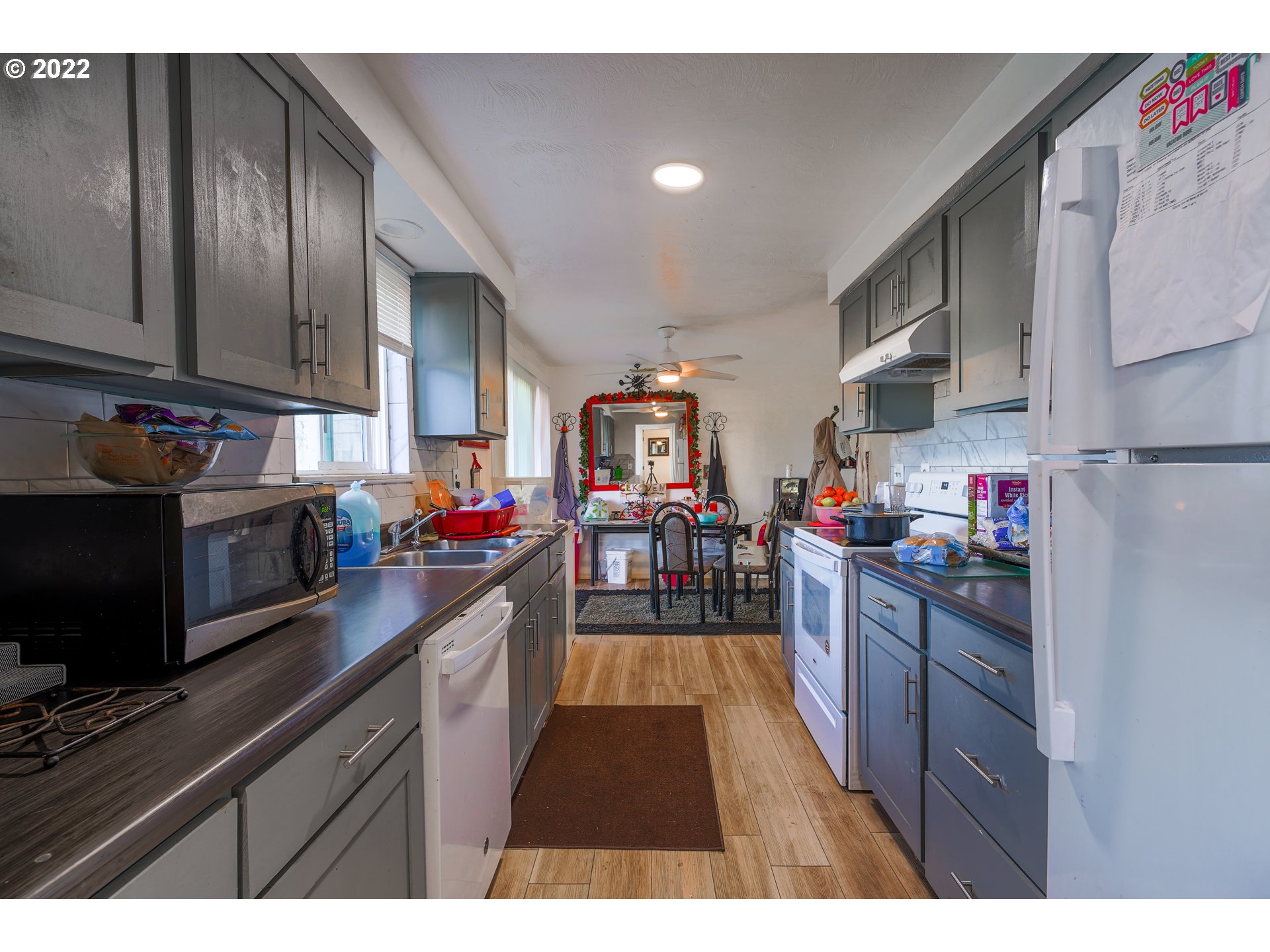 2843 Fiesta Drive Springfield, OR 97477 - Photo 8 of 22 a kitchen with granite countertop lots of counter top space