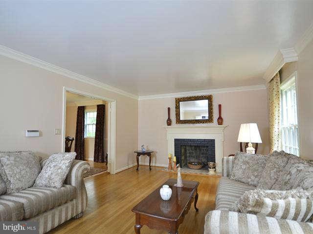 7510 Shadywood Road Bethesda, MD 20817 - Photo 6 of 30 Living Room