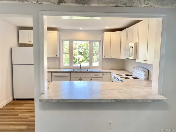 $2,250 | 58 West Dorsey Lane, Unit A, Hyde Park, NY 12538