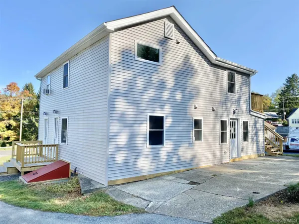 $2,250 | 58 West Dorsey Lane, Unit A, Hyde Park, NY 12538