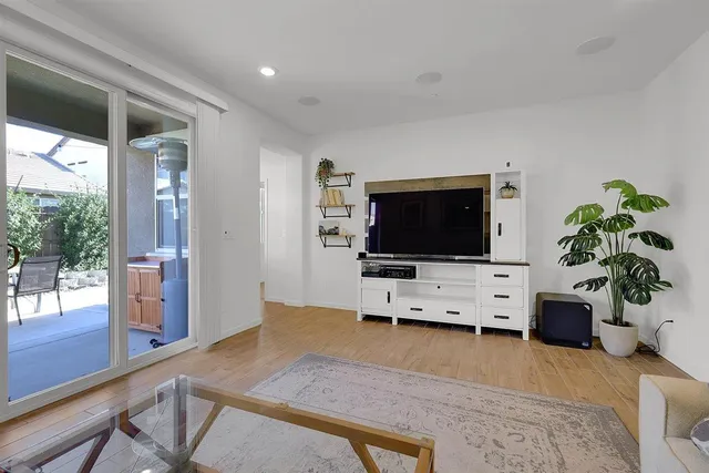 $575,000 | 3755 Edington Drive, Rancho Cordova, CA 95742