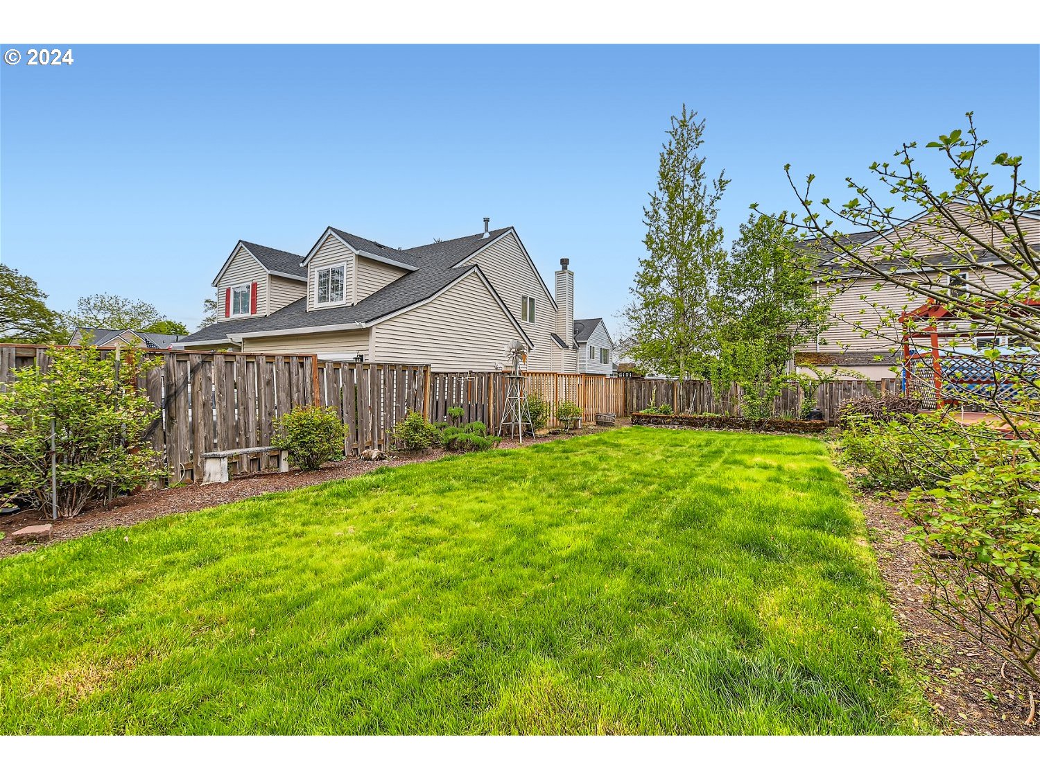58916 Evergreen Loop St. Helens, OR 97051 - Photo 27 of 28 a front view of a house with garden