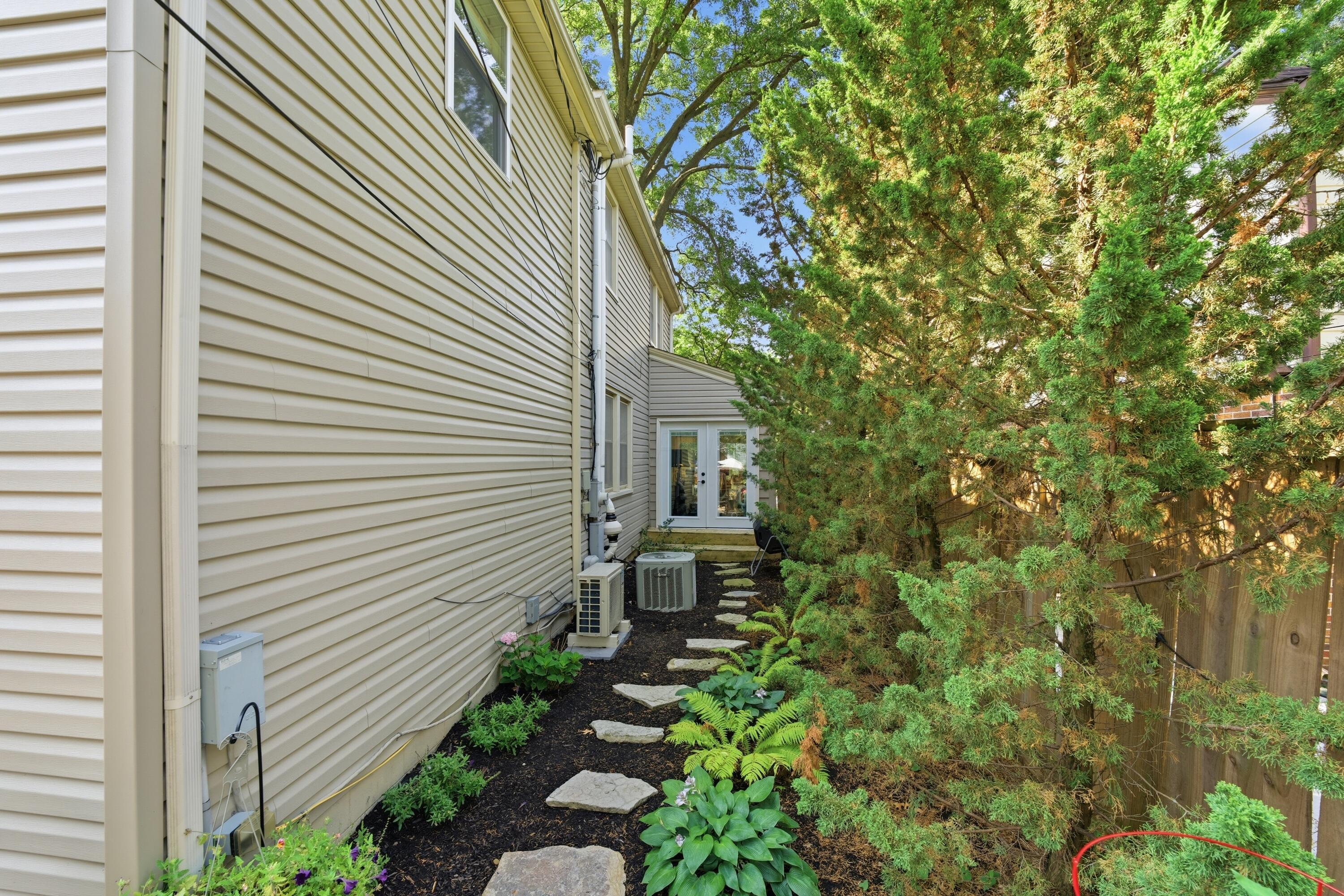 394 Arden Road Columbus, OH 43214 - Photo 42 of 46 Pathway
