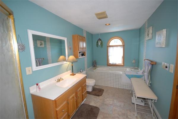29 Middle Road Amesbury, MA 01913 - Photo 16 of 30