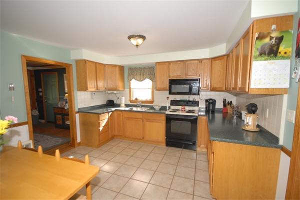 29 Middle Road Amesbury, MA 01913 - Photo 3 of 30