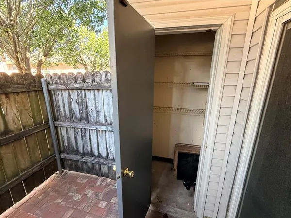 $1,000 | 2201 Houma Boulevard, Unit 108, Metairie, LA 70001