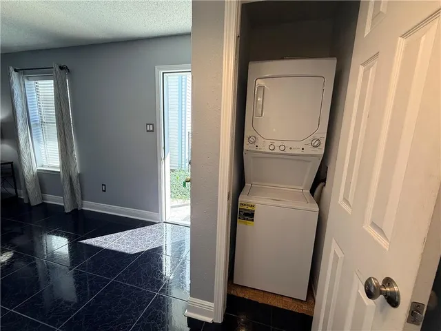 $1,000 | 2201 Houma Boulevard, Unit 108, Metairie, LA 70001