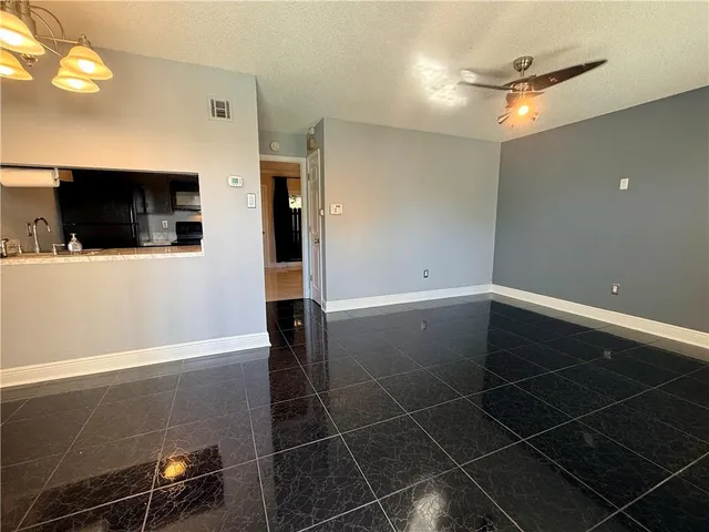 $1,000 | 2201 Houma Boulevard, Unit 108, Metairie, LA 70001