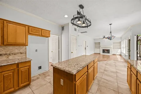 $299,900 | 330 Welford Lane, Highlands, TX 77562