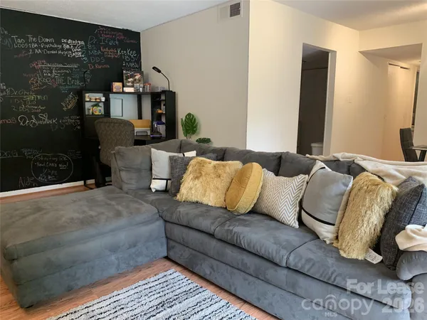 $1,250 | 500 Umstead Drive, Chapel Hill, NC 27516